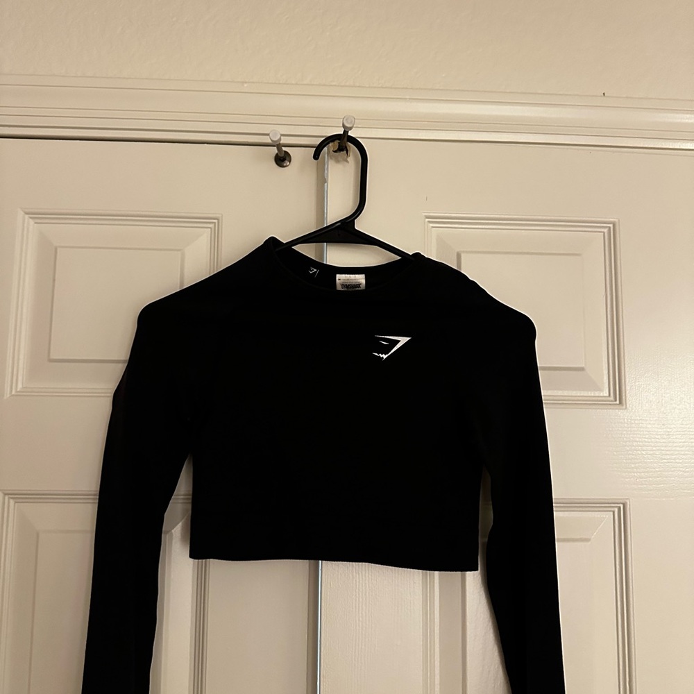 Black Long Sleeve Gym Shark Crop Top